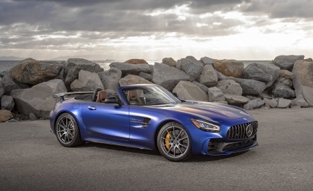 2020 Mercedes-AMG GT R Roadster (US-Spec) Front Three-Quarter Wallpapers 450x275 (32)