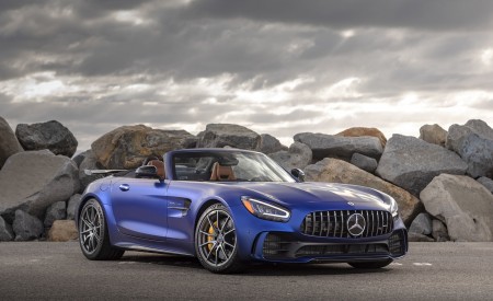 2020 Mercedes-AMG GT R Roadster (US-Spec) Front Three-Quarter Wallpapers 450x275 (33)
