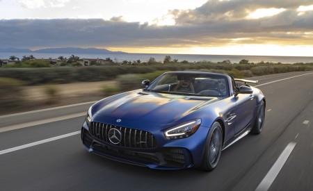2020 Mercedes-AMG GT R Roadster (US-Spec) Front Three-Quarter Wallpapers 450x275 (5)