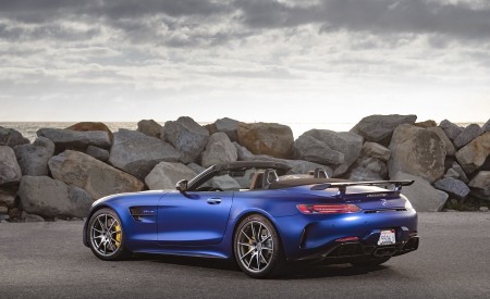 2020 Mercedes-AMG GT R Roadster (US-Spec) Rear Three-Quarter Wallpapers 450x275 (37)