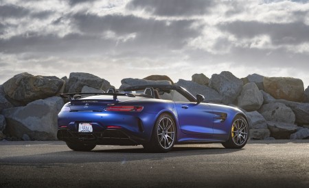 2020 Mercedes-AMG GT R Roadster (US-Spec) Rear Three-Quarter Wallpapers 450x275 (39)