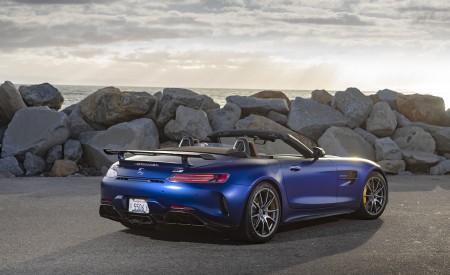 2020 Mercedes-AMG GT R Roadster (US-Spec) Rear Three-Quarter Wallpapers 450x275 (41)