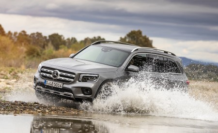 2020 Mercedes-Benz GLB 200 d 4MATIC (Color: Mountain Gray Metallic) Off-Road Wallpapers 450x275 (107)