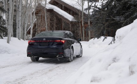 2020 Toyota Avalon Limited AWD Rear Wallpapers 450x275 (9)