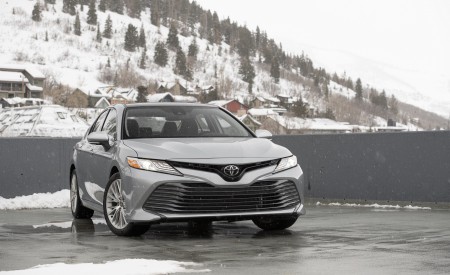 2020 Toyota Camry XLE AWD Front Wallpapers 450x275 (5)