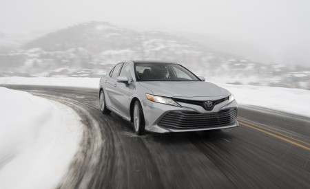 2020 Toyota Camry XLE AWD Front Wallpapers 450x275 (2)