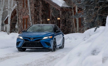 2020 Toyota Camry XSE AWD Front Three-Quarter Wallpapers 450x275 (47)