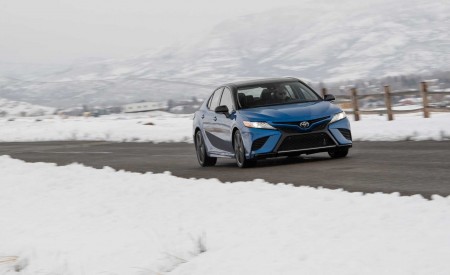 2020 Toyota Camry XSE AWD Front Three-Quarter Wallpapers 450x275 (30)