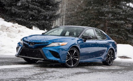 2020 Toyota Camry XSE AWD Front Three-Quarter Wallpapers 450x275 (21)