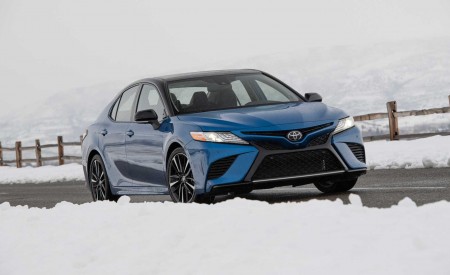 2020 Toyota Camry XSE AWD Front Three-Quarter Wallpapers 450x275 (31)