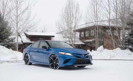 2020 Toyota Camry XSE AWD Front Three-Quarter Wallpapers 450x275 (22)