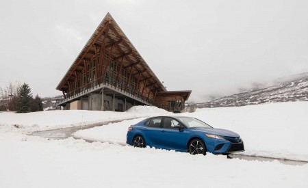 2020 Toyota Camry XSE AWD Front Three-Quarter Wallpapers 450x275 (32)