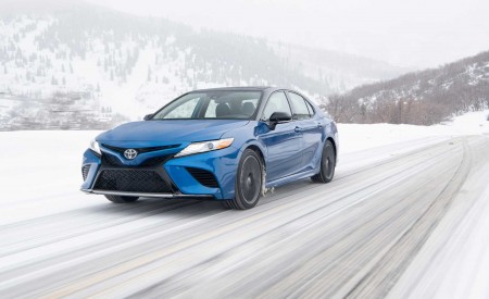 2020 Toyota Camry XSE AWD Front Three-Quarter Wallpapers 450x275 (3)