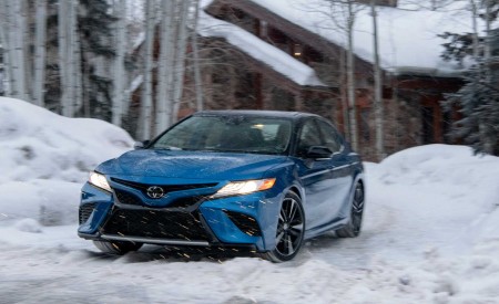 2020 Toyota Camry XSE AWD Front Three-Quarter Wallpapers 450x275 (49)