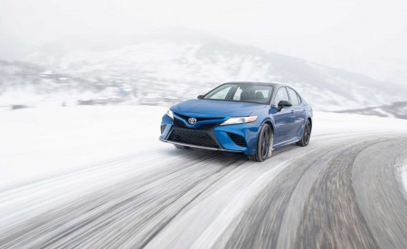 2020 Toyota Camry XSE AWD Front Three-Quarter Wallpapers 450x275 (10)