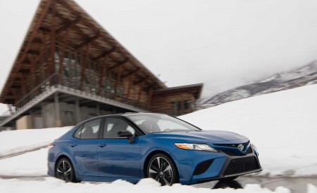 2020 Toyota Camry XSE AWD Front Three-Quarter Wallpapers 450x275 (34)