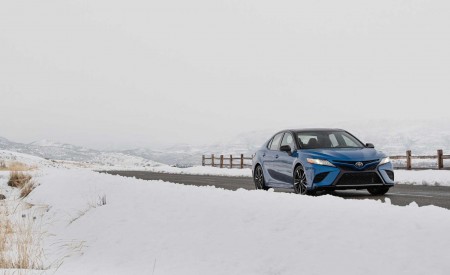 2020 Toyota Camry XSE AWD Front Three-Quarter Wallpapers 450x275 (35)