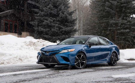 2020 Toyota Camry XSE AWD Front Three-Quarter Wallpapers 450x275 (24)