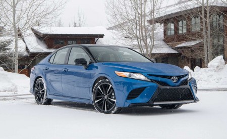 2020 Toyota Camry XSE AWD Front Three-Quarter Wallpapers 450x275 (14)