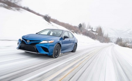 2020 Toyota Camry XSE AWD Front Three-Quarter Wallpapers 450x275 (4)