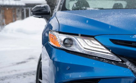 2020 Toyota Camry XSE AWD Headlight Wallpapers 450x275 (58)