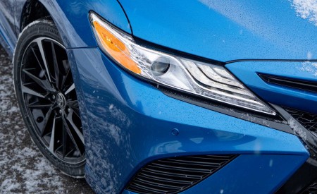 2020 Toyota Camry XSE AWD Headlight Wallpapers 450x275 (57)