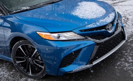 2020 Toyota Camry XSE AWD Headlight Wallpapers 450x275 (56)