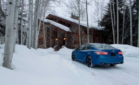 2020 Toyota Camry XSE AWD Rear Three-Quarter Wallpapers 450x275 (51)