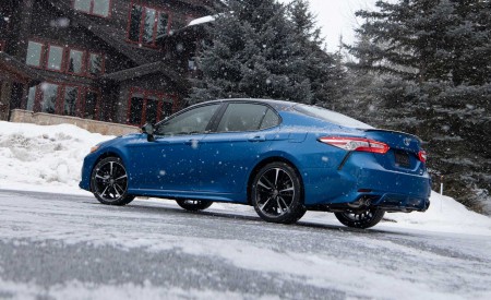 2020 Toyota Camry XSE AWD Rear Three-Quarter Wallpapers 450x275 (27)