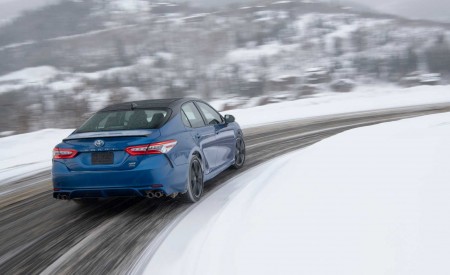 2020 Toyota Camry XSE AWD Rear Three-Quarter Wallpapers 450x275 (12)