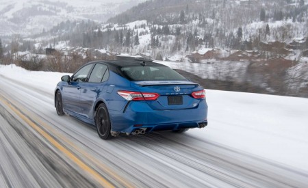 2020 Toyota Camry XSE AWD Rear Three-Quarter Wallpapers 450x275 (7)