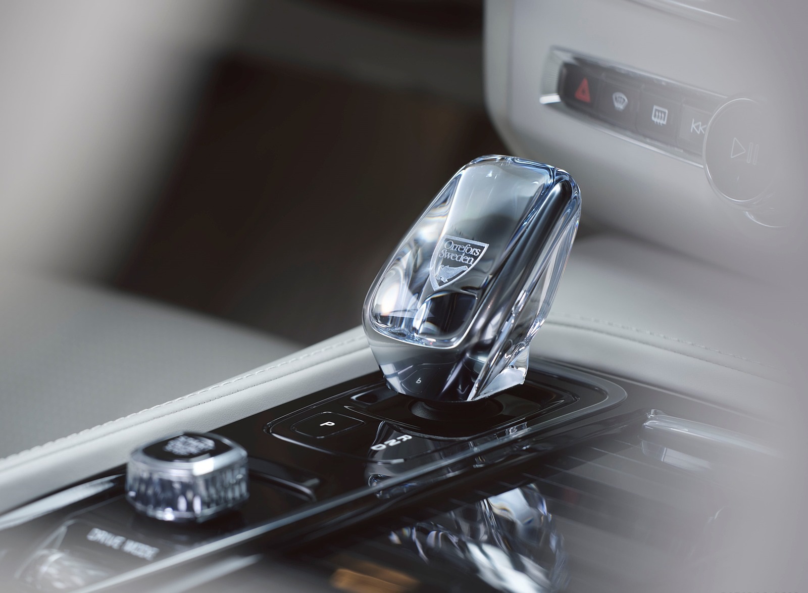 2020 Volvo S90 Recharge T8 plug-in hybrid (Color: Platinum Grey) Interior Detail Wallpapers (12)