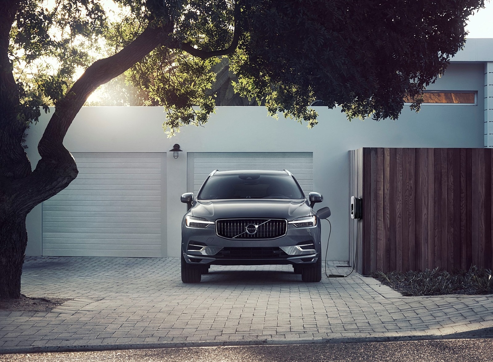 2020 Volvo XC60 T8 Twin Engine Plug-In Hybrid AWD (Color: Osmium Grey Metallic) Front Wallpapers #10 of 13