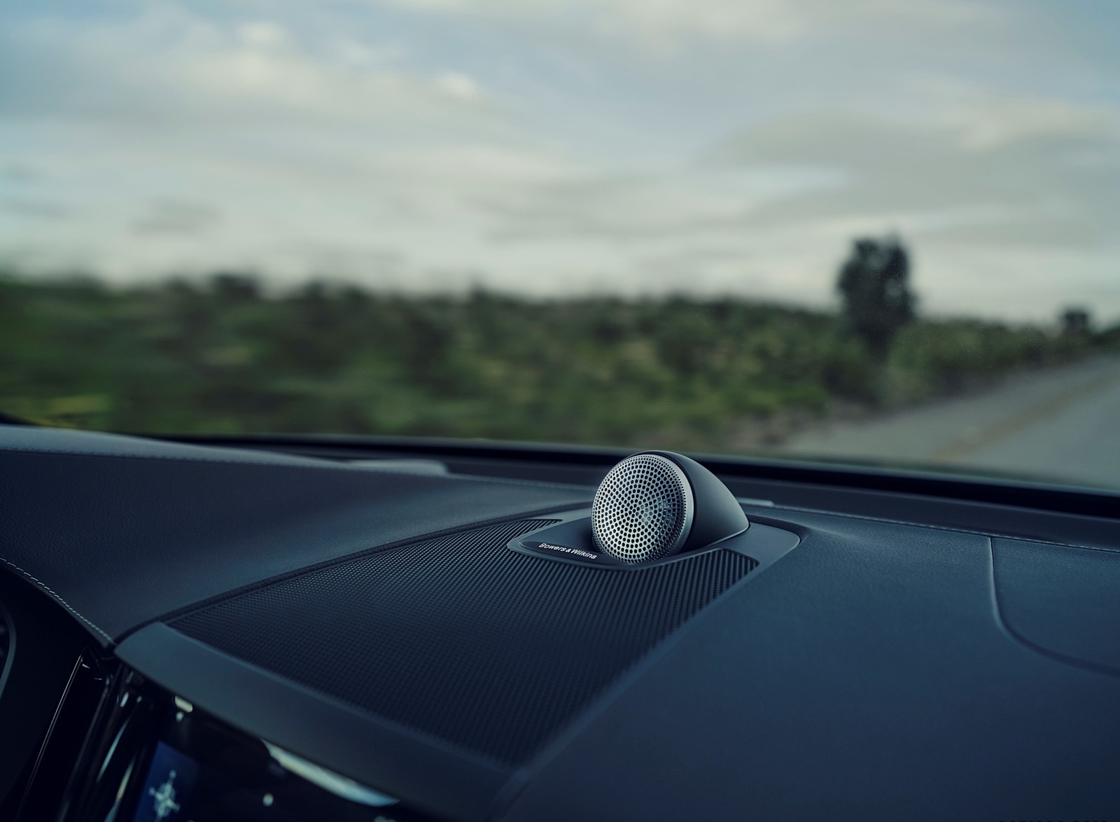 2020 Volvo XC60 T8 Twin Engine Plug-In Hybrid AWD (Color: Osmium Grey Metallic) Interior Detail Wallpapers (12)