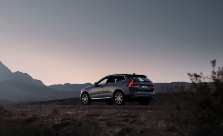 2020 Volvo XC60 T8 Twin Engine Plug-In Hybrid AWD (Color: Osmium Grey Metallic) Rear Three-Quarter Wallpapers 450x275 (7)