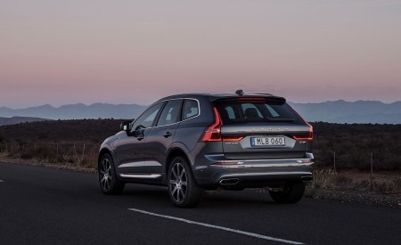 2020 Volvo XC60 T8 Twin Engine Plug-In Hybrid AWD (Color: Osmium Grey Metallic) Rear Three-Quarter Wallpapers 450x275 (3)