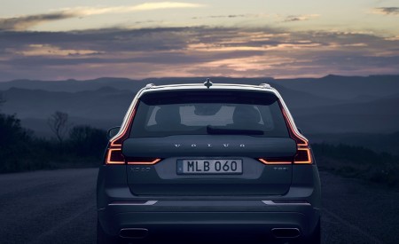 2020 Volvo XC60 T8 Twin Engine Plug-In Hybrid AWD (Color: Osmium Grey Metallic) Rear Wallpapers 450x275 (8)