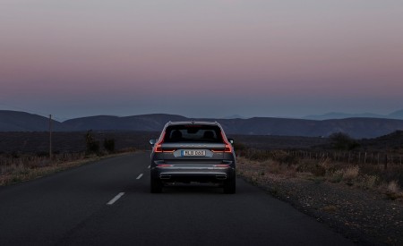 2020 Volvo XC60 T8 Twin Engine Plug-In Hybrid AWD (Color: Osmium Grey Metallic) Rear Wallpapers 450x275 (9)