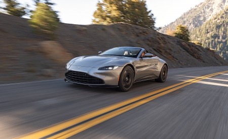 2021 Aston Martin Vantage Roadster (Color: Spirit Silver; US-Spec) Front Three-Quarter Wallpapers 450x275 (96)