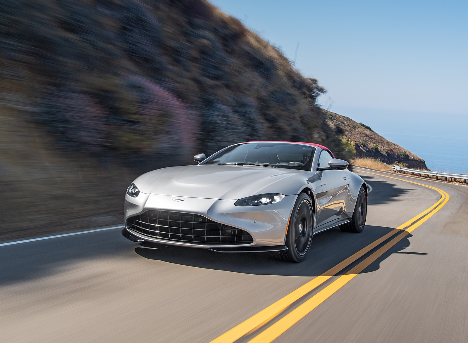 2021 Aston Martin Vantage Roadster (Color: Spirit Silver; US-Spec) Front Three-Quarter Wallpapers #84 of 175