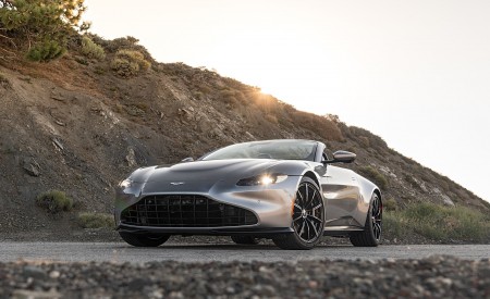 2021 Aston Martin Vantage Roadster (Color: Spirit Silver; US-Spec) Front Three-Quarter Wallpapers 450x275 (106)