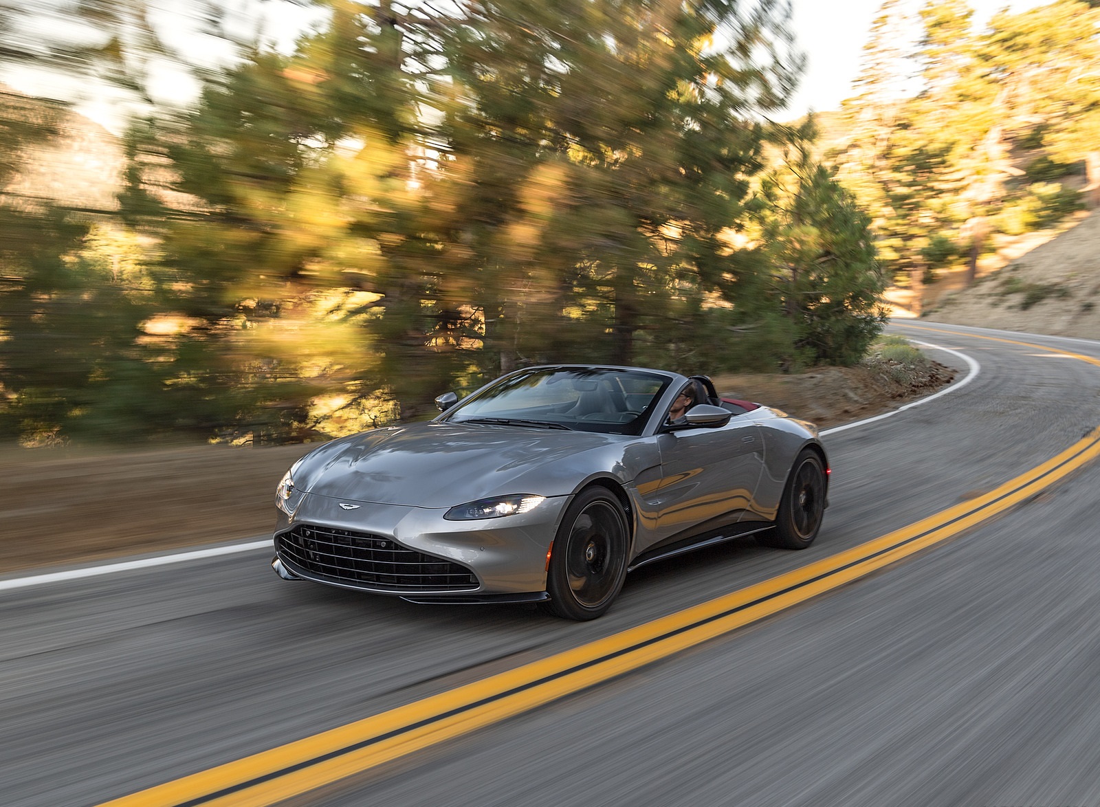 2021 Aston Martin Vantage Roadster (Color: Spirit Silver; US-Spec) Front Three-Quarter Wallpapers #97 of 175
