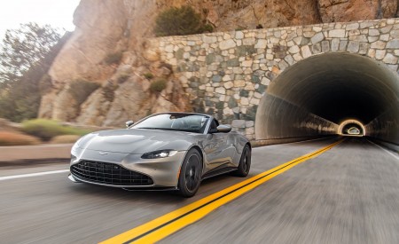 2021 Aston Martin Vantage Roadster (Color: Spirit Silver; US-Spec) Front Three-Quarter Wallpapers 450x275 (85)