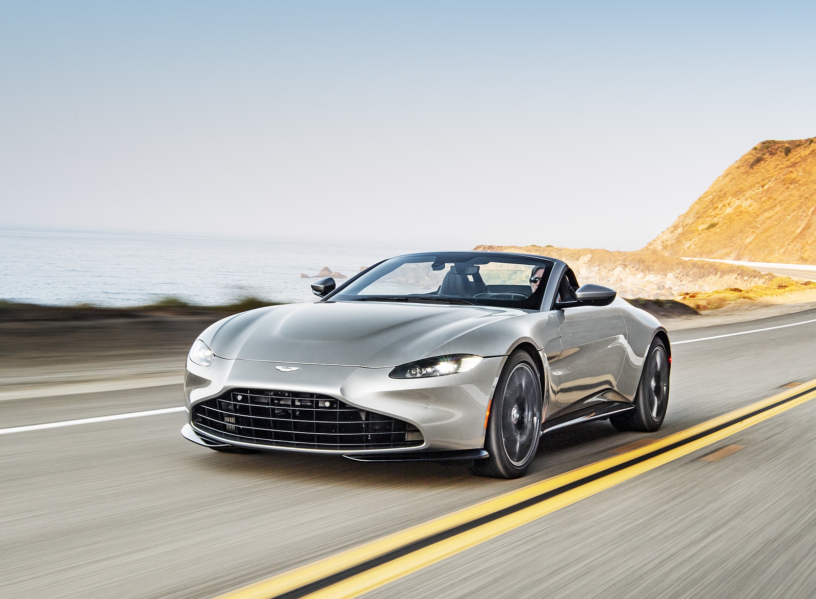 2021 Aston Martin Vantage Roadster (Color: Spirit Silver; US-Spec) Front Three-Quarter Wallpapers #98 of 175