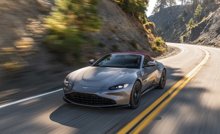 2021 Aston Martin Vantage Roadster (Color: Spirit Silver; US-Spec) Front Three-Quarter Wallpapers  450x275 (86)
