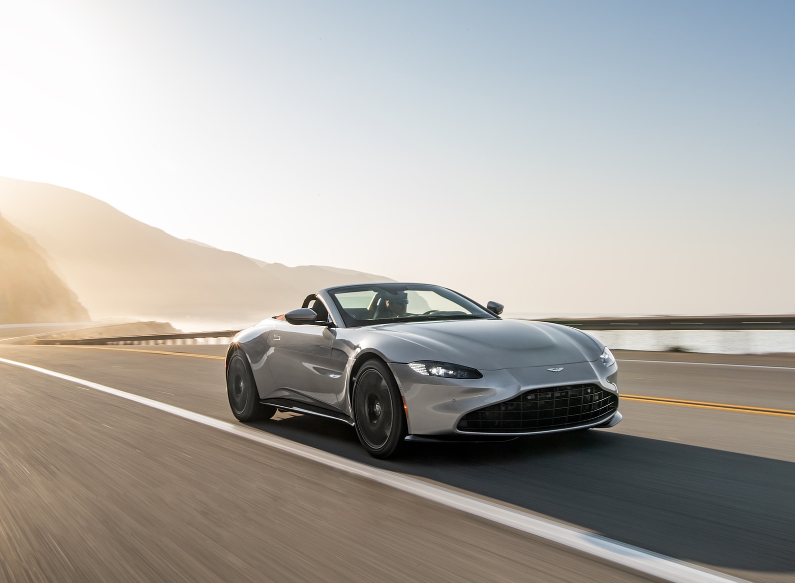 2021 Aston Martin Vantage Roadster (Color: Spirit Silver; US-Spec) Front Three-Quarter Wallpapers #72 of 175