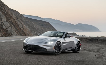 2021 Aston Martin Vantage Roadster (Color: Spirit Silver; US-Spec) Front Three-Quarter Wallpapers 450x275 (111)