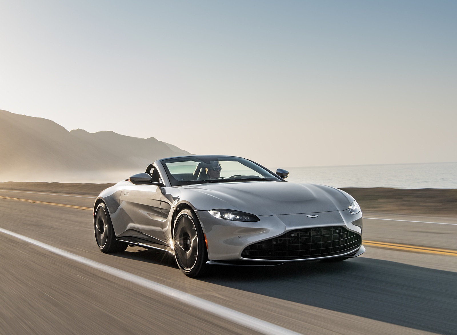 2021 Aston Martin Vantage Roadster (Color: Spirit Silver; US-Spec) Front Three-Quarter Wallpapers #73 of 175