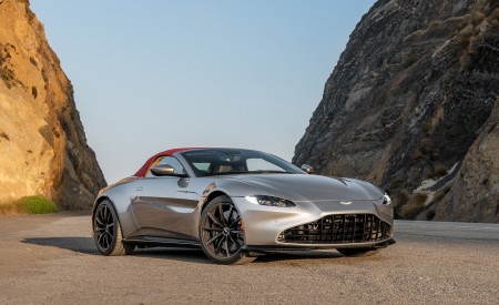 2021 Aston Martin Vantage Roadster (Color: Spirit Silver; US-Spec) Front Three-Quarter Wallpapers  450x275 (109)