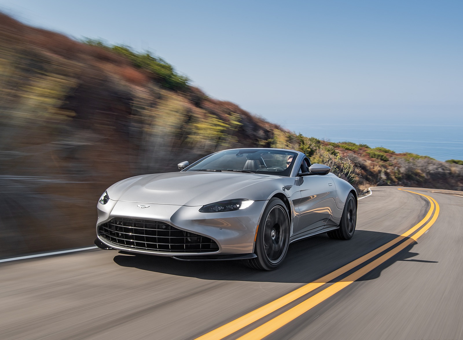 2021 Aston Martin Vantage Roadster (Color: Spirit Silver; US-Spec) Front Three-Quarter Wallpapers #87 of 175